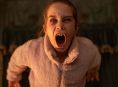 Abigail は、明日のホームリリースに向けて歯を食いしばっています