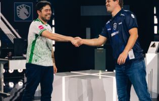 マグナス・カールセン、スリリングな準決勝の末、eスポーツワールドカップチェス決勝でアリレザ・フィロウジャと対戦