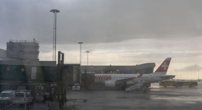 スウェーデン、ドローン目撃事件で第2位の空港閉鎖を余儀なくされる(同国初)