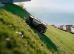 ロボロックは今、リビングルームから芝生へと移りました