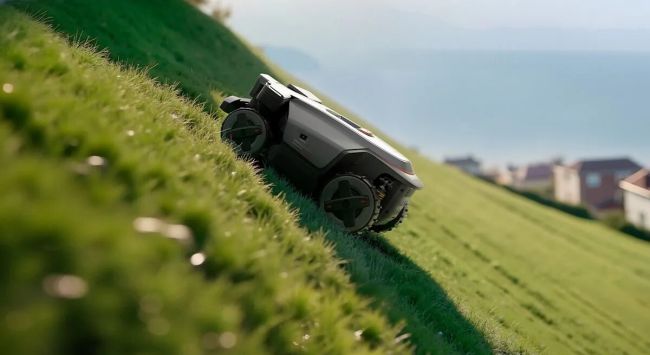 ロボロックは今、リビングルームから芝生へと移りました